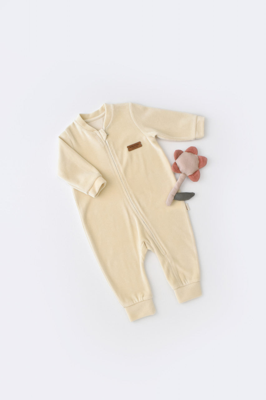 Salopeta cu maneca lunga si fermoar din 80%bumbac organic si 20% poliester -Crem, BabyCosy