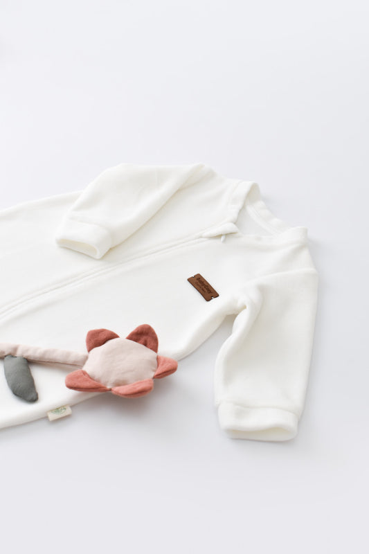 Salopeta cu maneca lunga si fermoar din 80%bumbac organic si 20% poliester - Ecru, BabyCosy