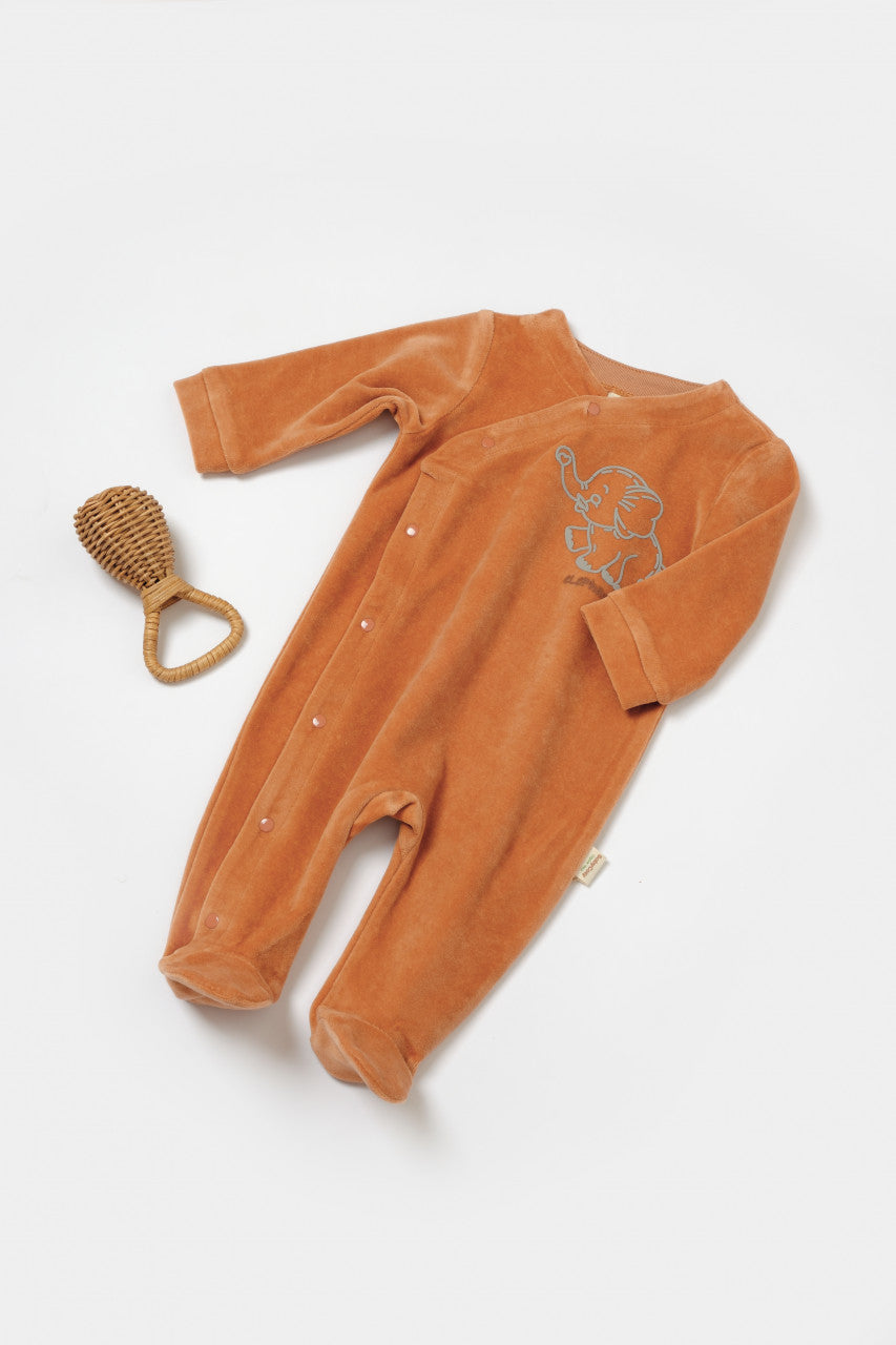Salopeta Elefant cu maneca lunga si botosei din 80%bumbac organic si 20% poliester - Caramiziu, BabyCosy