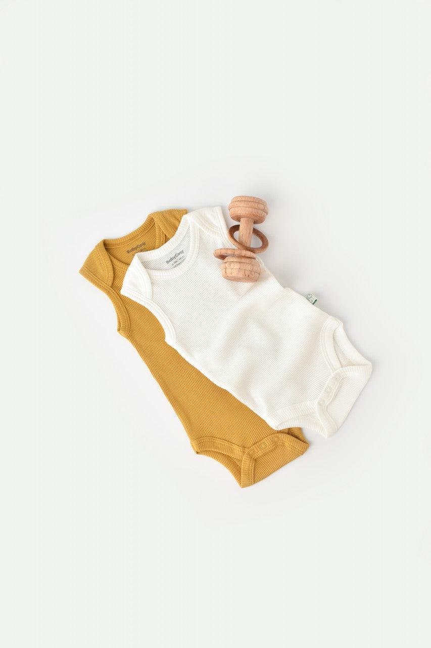 Set 2 body-uri fara maneci bebe unisex din bumbac organic si modal - Mustar/Ecru, BabyCosy