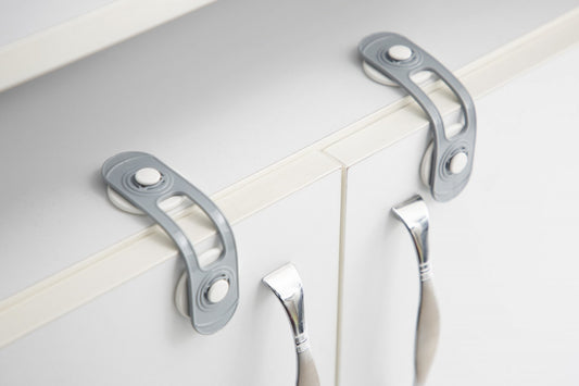 Set 2 mini sigurante universale pentru usi si dulapuri BabyJem, gri