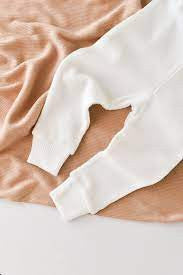 Set 3 piese: bluzita cu maneca lunga, pantaloni lungi si caciulita din bumbac organic si modal - Ecru, BabyCosy