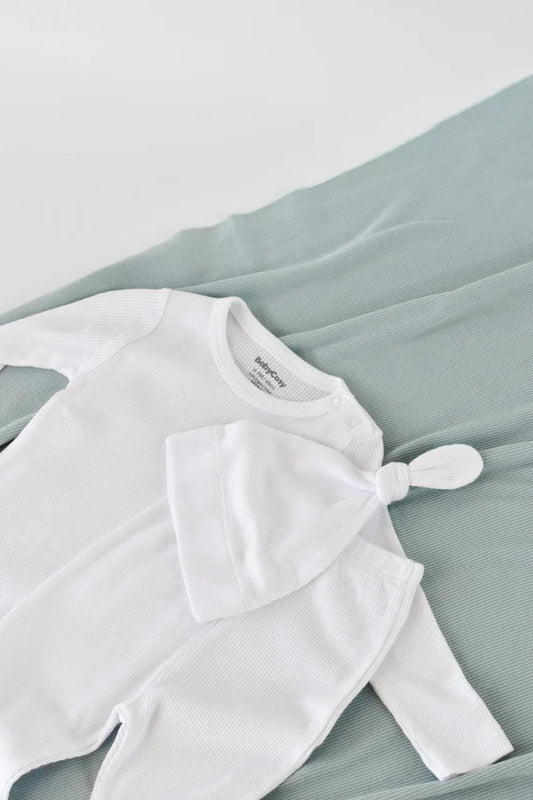 Set 3 piese: bluzita cu maneca lunga, pantaloni lungi si caciulita din bumbac organic si modal - Alb, BabyCosy