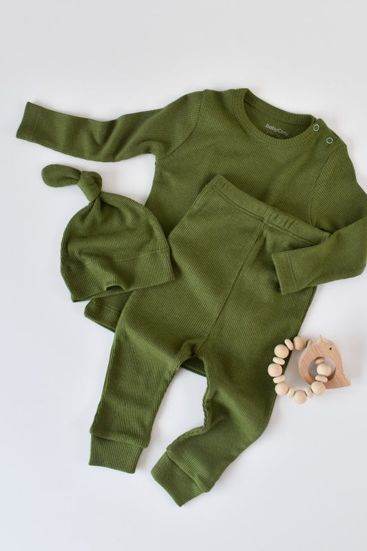 Set 3 piese: bluzita cu maneca lunga, pantaloni lungi si caciulita din bumbac organic si modal - Verde, BabyCosy