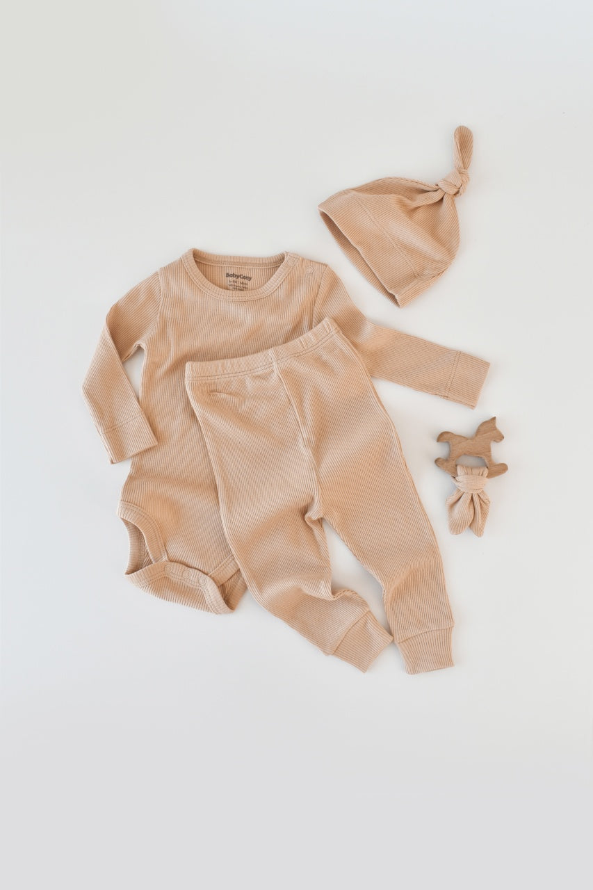 Set 3 piese: body cu maneca lunga, pantaloni lungi si caciulita din bumbac organic si modal - Somon, BabyCosy