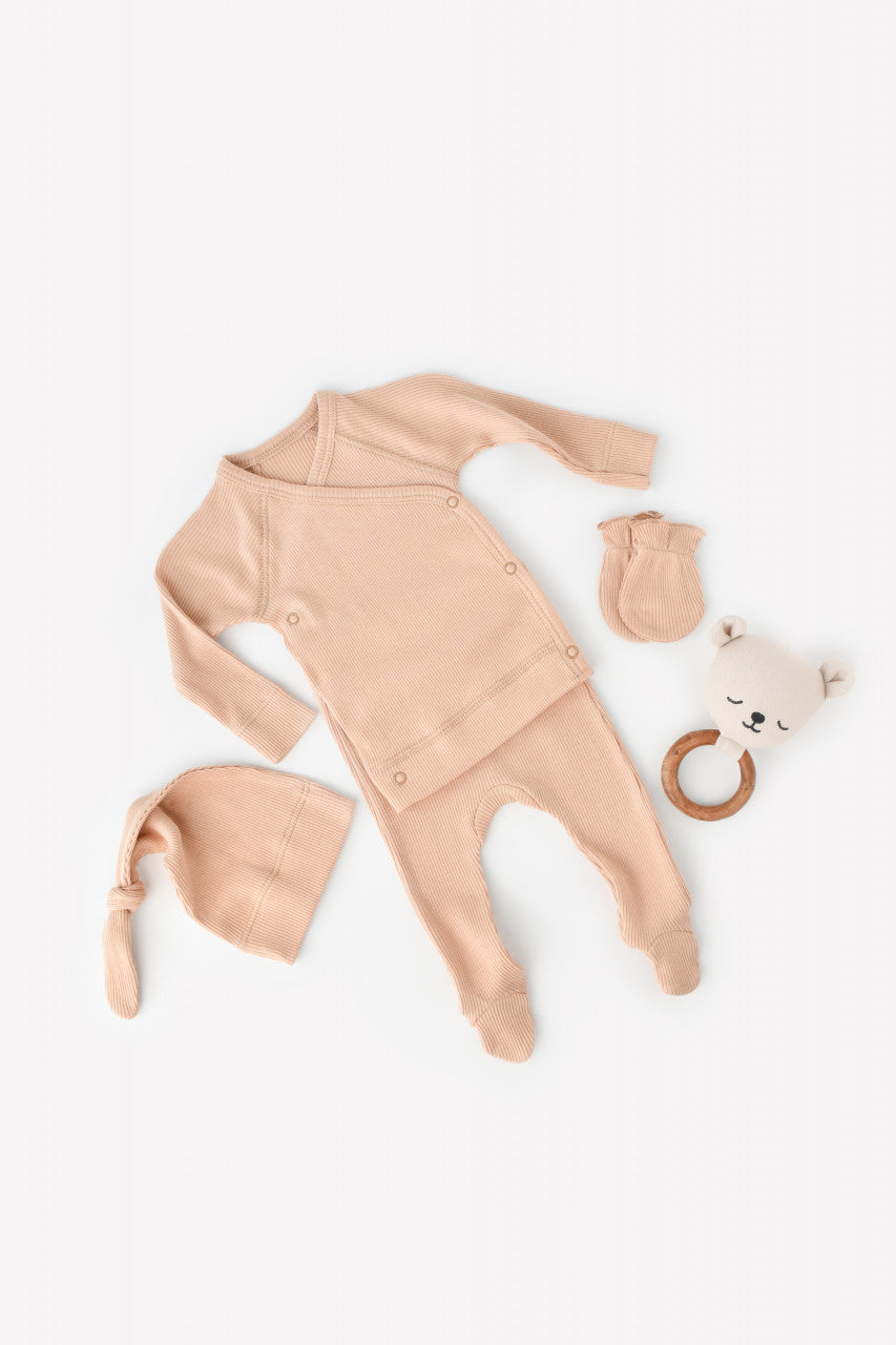Set 4 piese: bluza, pantaloni, caciulita si manusi din bumbac organic si modal - Somon, BabyCosy