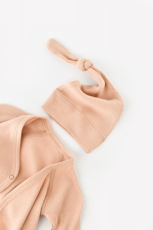 Set 4 piese: bluza, pantaloni, caciulita si manusi din bumbac organic si modal - Somon, BabyCosy