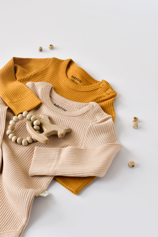 Set de 2 body-uri cu maneca lunga din bumbac organic si modal - Mustar/Somon BabyCosy