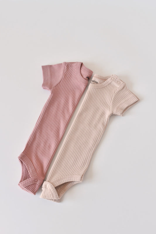 Set de 2 body-uri cu maneca scurta din bumbac organic si modal - Roz/Blush BabyCosy