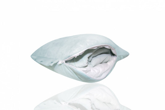 Set pernuta si paturica din plus Bear BabyJem