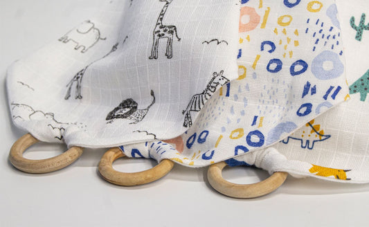 Baveta din muselina cu inel din lemn BabyJem