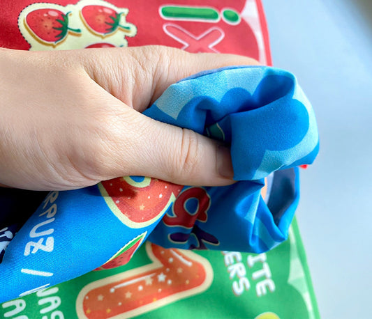 Cartea interactiva pentru bebelusi cu accesoriu de dentitie BabyJem