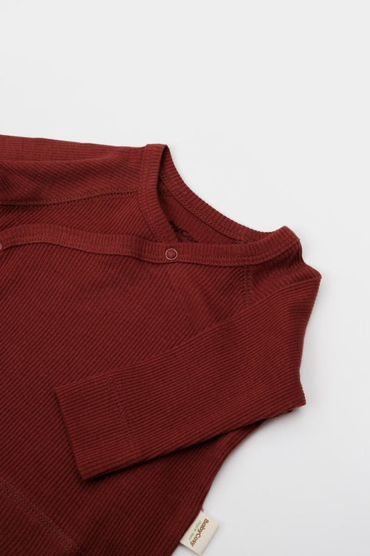 Cutie 4 piese pentru nou nascut - 100% bumbac organic - Caramiziu, BabyCosy