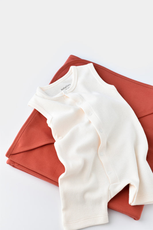 Salopeta fara maneci si pantaloni scurti - 100% bumbac organic - Ecru, BabyCosy