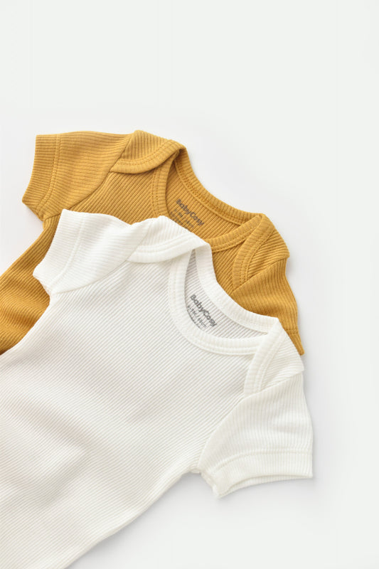 Set 2 body-uri bebe unisex din bumbac organic si modal - Mustar/Ecru, BabyCosy