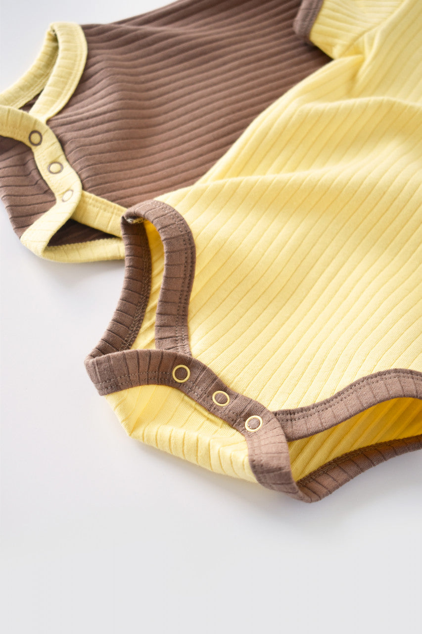 Set 2 body-uri Ribana Bebe Unisex din bumbac organic si 5%elastan - Vanilie/Maro BabyCosy