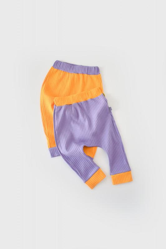 Set 2 pantaloni Ribana Bebe Unisex din bumbac organic si 5%elastan - Galben/Mov BabyCosy