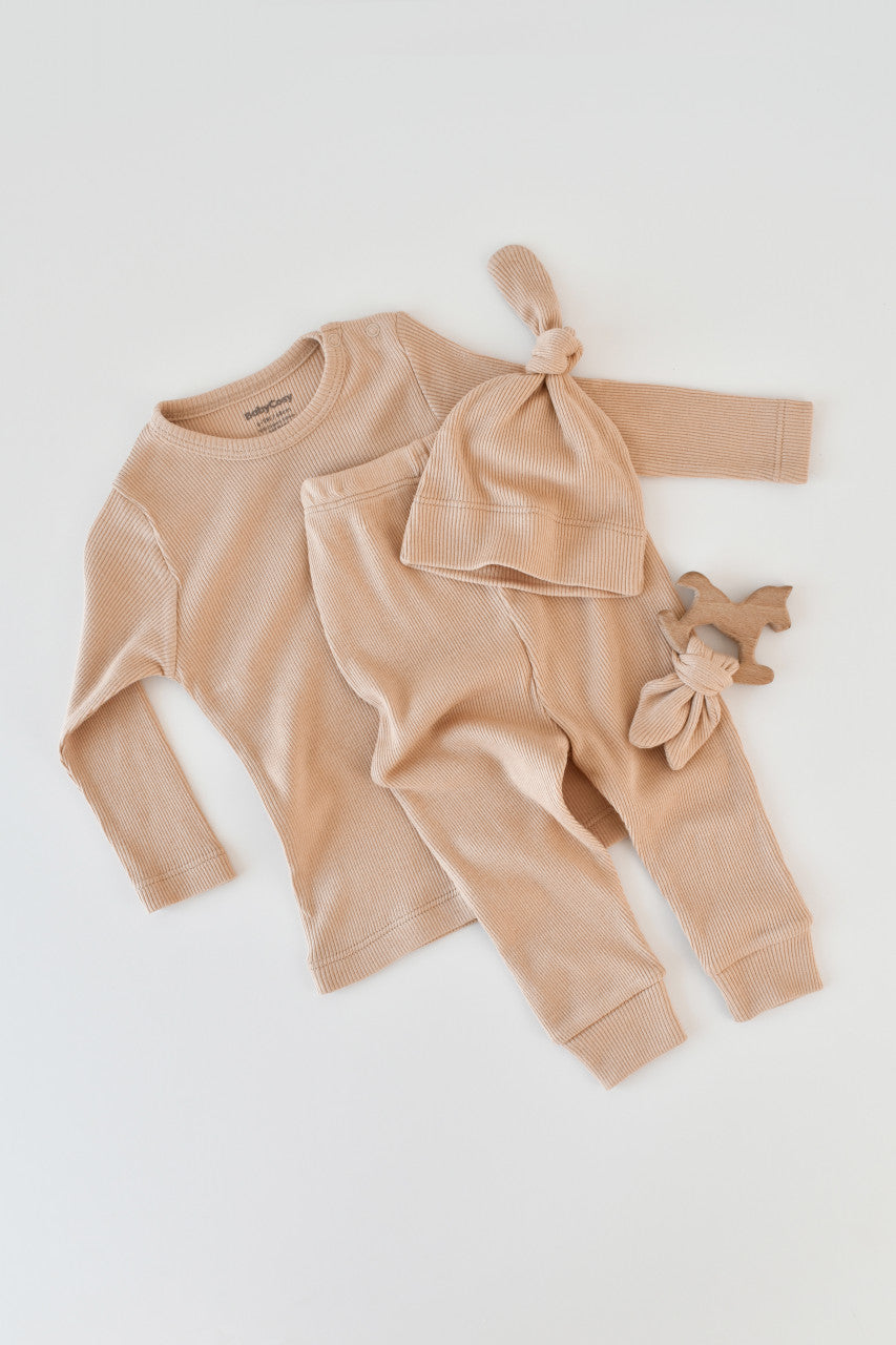 Set 3 piese: bluzita cu maneca lunga, pantaloni lungi si caciulita din bumbac organic si modal - Somon BabyCosy