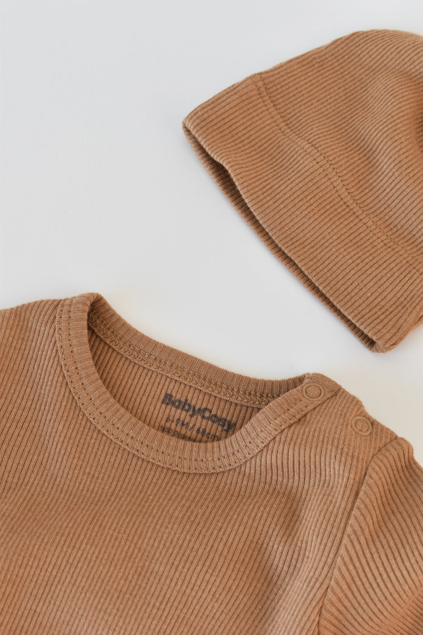 Set 3 piese: body cu maneca lunga, pantaloni lungi si caciulita din bumbac organic si modal - Maro BabyCosy