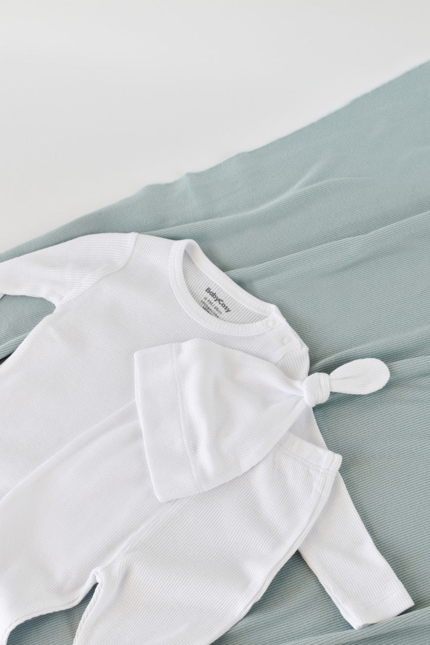 Set 3 piese: body cu maneca lunga, pantaloni lungi si caciulita din bumbac organic si modal - Alb, BabyCosy