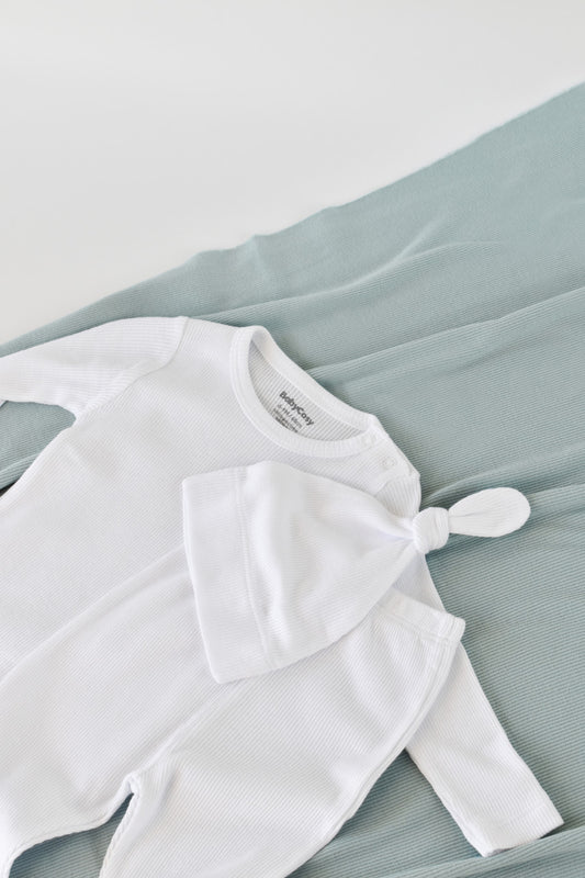 Set 3 piese: body cu maneca lunga, pantaloni lungi si caciulita din bumbac organic si modal - Alb, BabyCosy