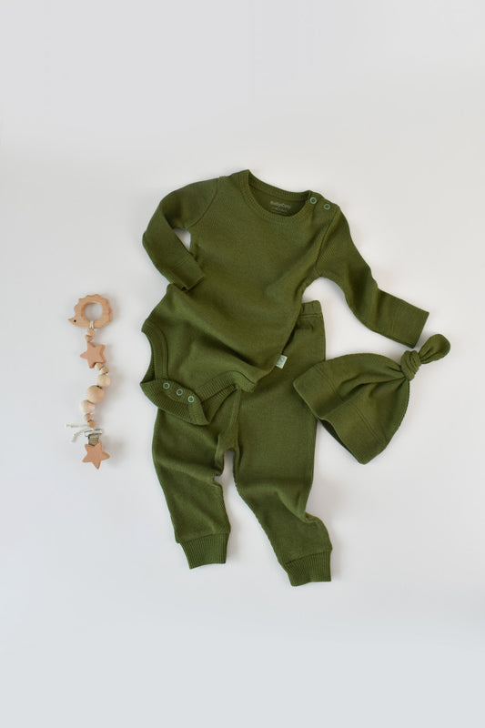 Set 3 piese: body cu maneca lunga, pantaloni lungi si caciulita din bumbac organic si modal - Verde, BabyCosy