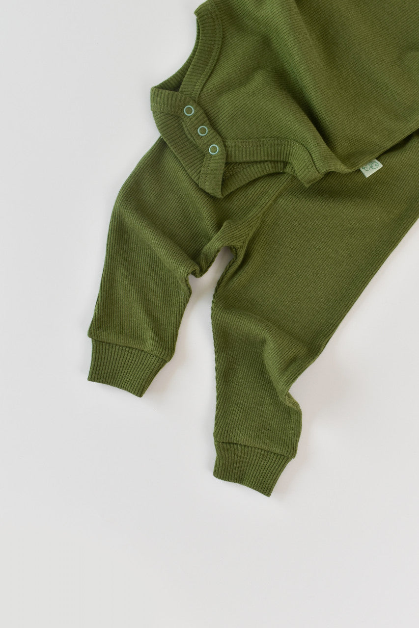 Set 3 piese: body cu maneca lunga, pantaloni lungi si caciulita din bumbac organic si modal - Verde, BabyCosy