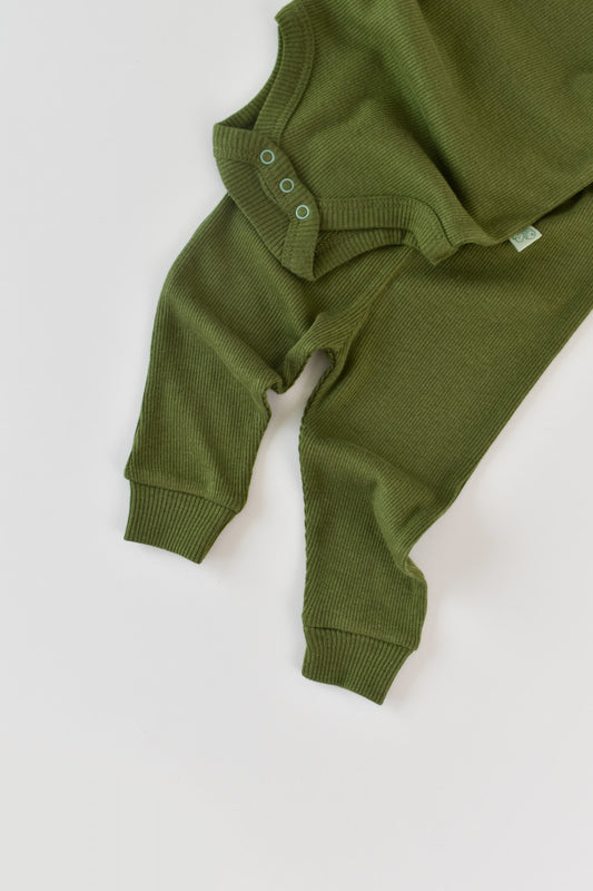 Set 3 piese: body cu maneca lunga, pantaloni lungi si caciulita din bumbac organic si modal - Verde, BabyCosy