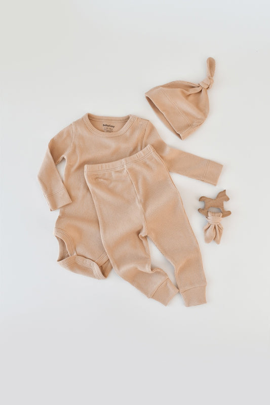 Set 3 piese: body cu maneca lunga, pantaloni lungi si caciulita din bumbac organic si modal - Somon, BabyCosy