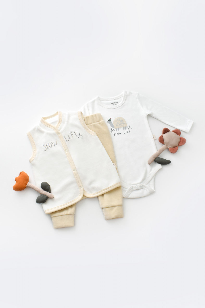 Set 3 piese Broscuta cu body, pantalonasi si vestuta din 80%bumbac organic si 20% poliester - Crem, BabyCosy