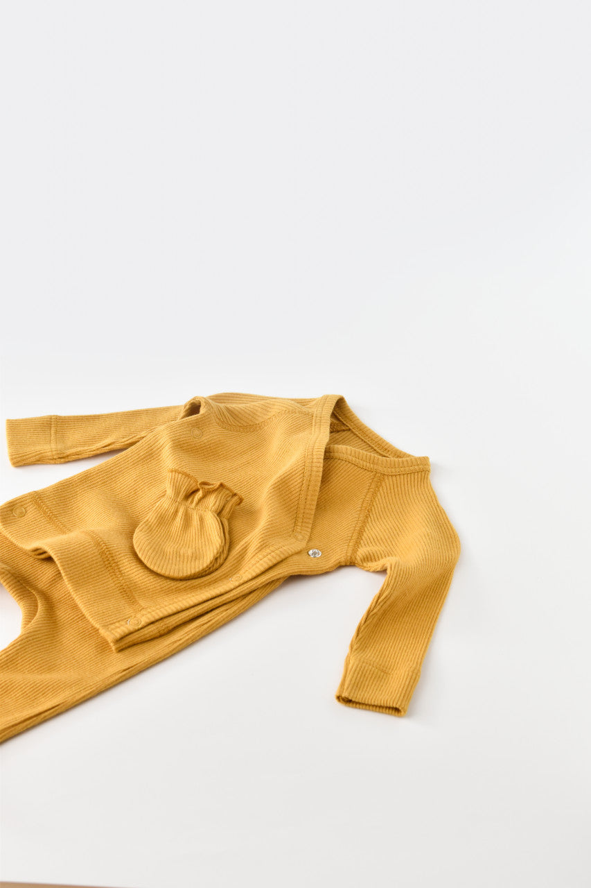 Set 4 piese: bluza, pantaloni, caciulita si manusi din bumbac organic si modal - Mustar, BabyCosy