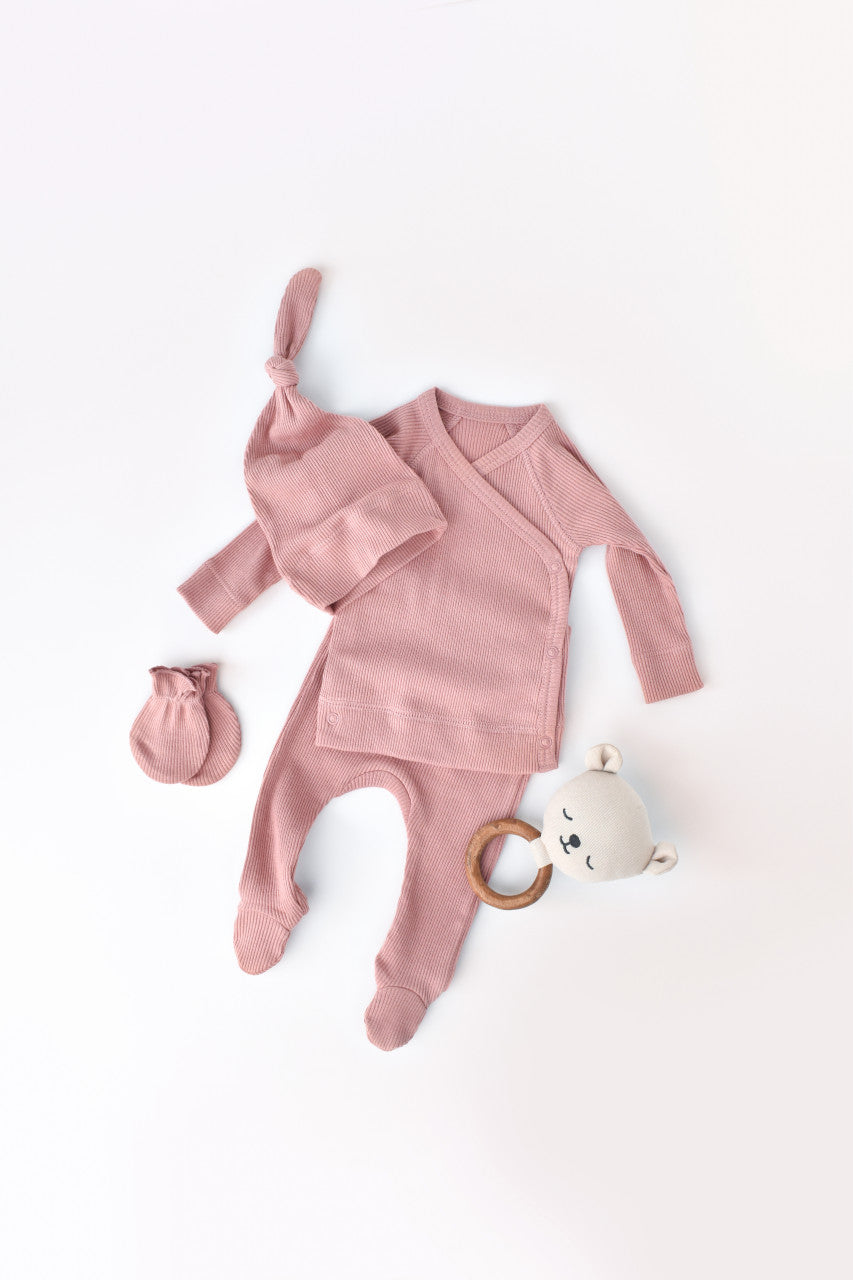 Set 4 piese: bluza, pantaloni, caciulita si manusi din bumbac organic si modal - Rose, BabyCosy
