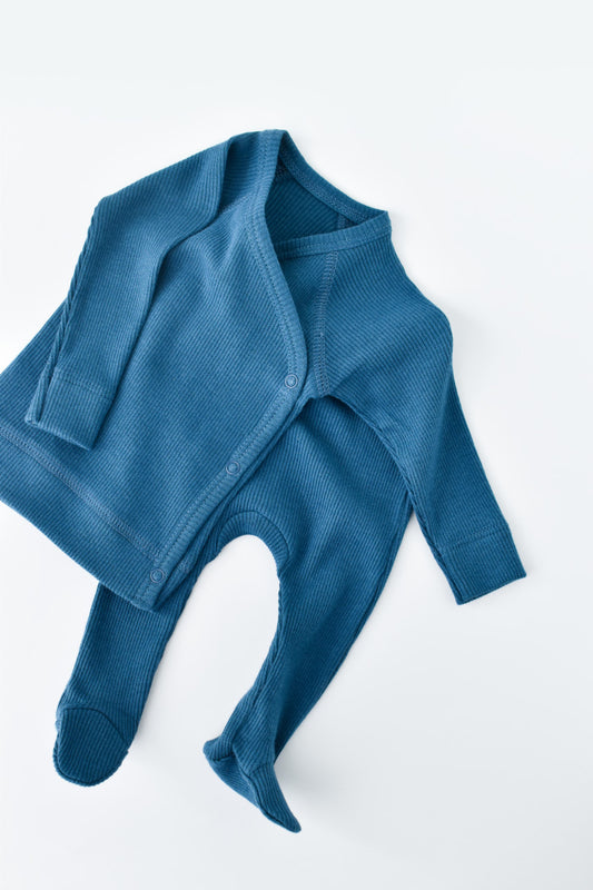 Set 4 piese: bluza, pantaloni, caciulita si manusi din bumbac organic si modal - Bleumarin, BabyCosy