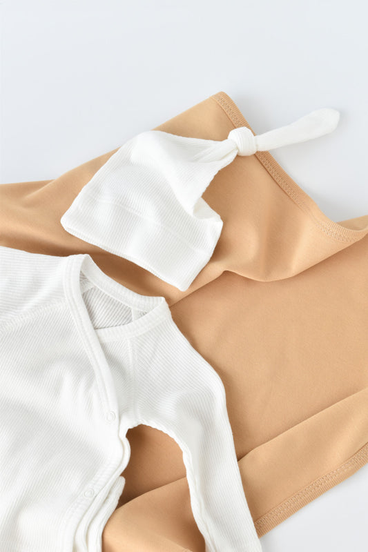 Set 4 piese: bluza, pantaloni, caciulita si manusi din bumbac organic si modal - Ecru, BabyCosy