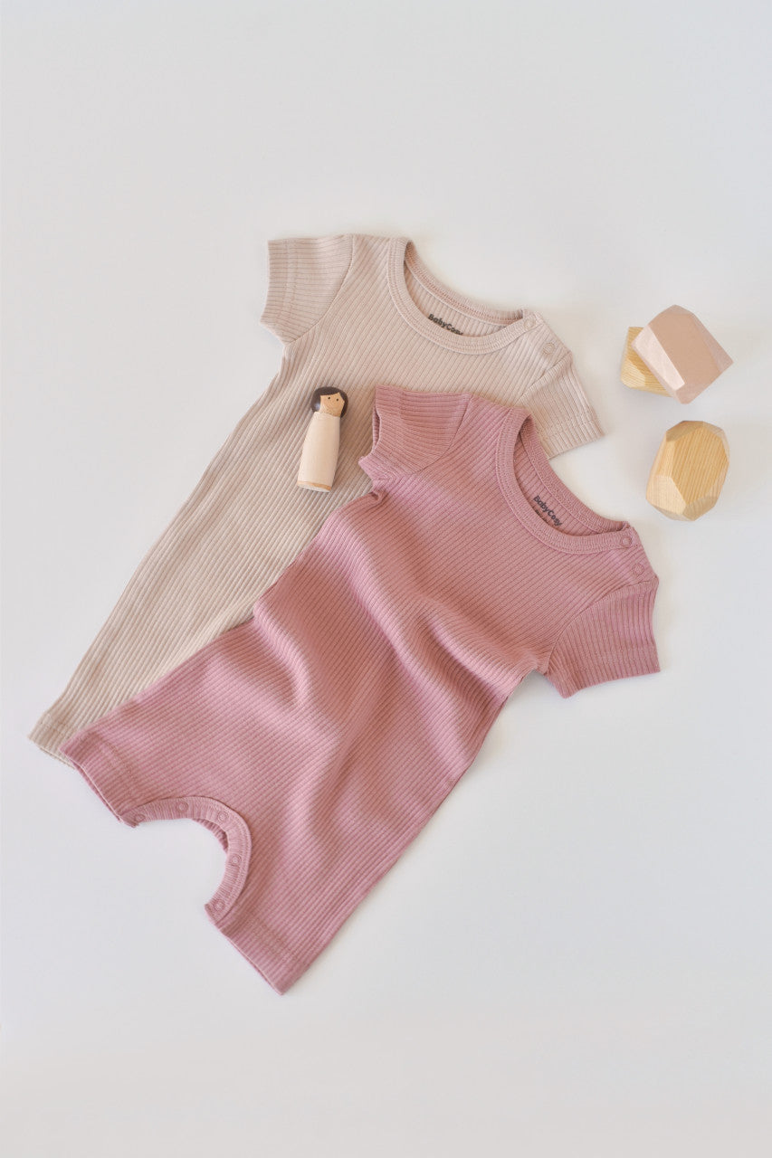 Set de 2 salopetele cu maneca scurta din bumbac organic si modal - Roz/ Blush BabyCosy