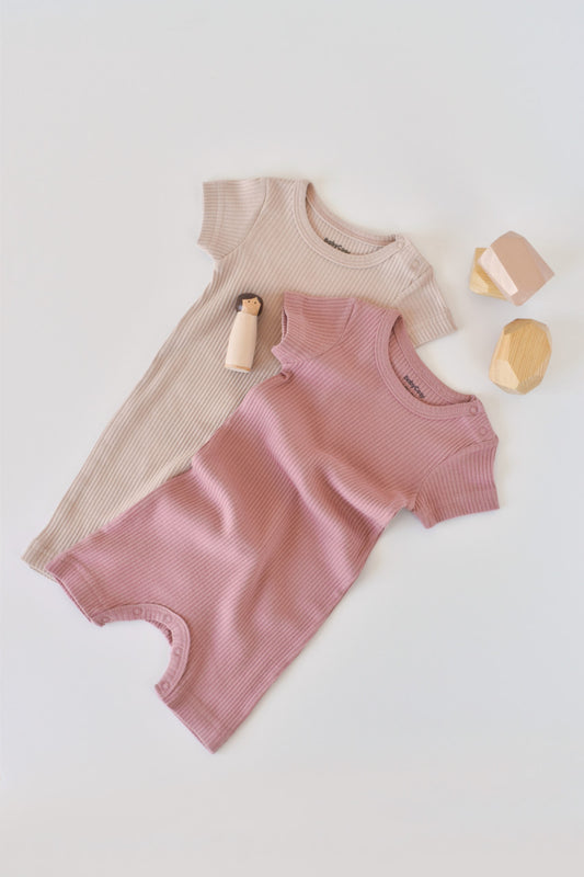 Set de 2 salopetele cu maneca scurta din bumbac organic si modal - Roz/ Blush BabyCosy